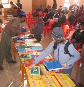 1villaserrano.bdl.bookprep2 Getting ready for the Banco del Libro book donation.